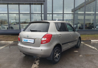Подержанный автомобиль Skoda Fabia Hatchback 2012 года (5 фото)