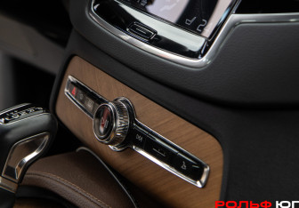 Подержанный автомобиль Volvo XC90 2021 года (15 фото)
