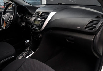 Подержанный автомобиль Hyundai Solaris Hatchback 2013 года (9 фото)