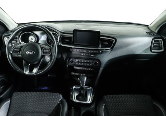 Подержанный автомобиль Kia Ceed Hatchback 2018 года (10 фото)