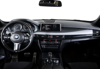 Подержанный автомобиль BMW X5 2014 года (13 фото)