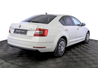 Подержанный автомобиль Skoda Octavia Liftback 2020 года (5 фото)