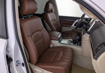 Подержанный автомобиль Toyota Land Cruiser Suv 2021 года (24 фото)