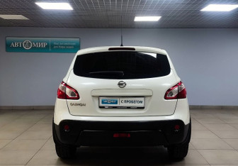 Подержанный автомобиль Nissan Qashqai 2013 года (6 фото)
