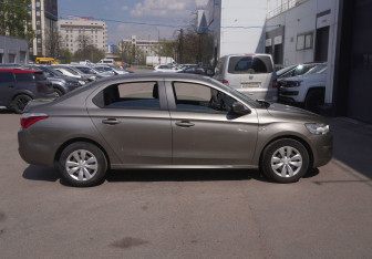 Подержанный автомобиль Citroen C-Elysee 2013 года (4 фото)