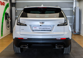 Подержанный автомобиль Cadillac XT4 2021 года (5 фото)