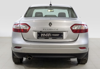 Подержанный автомобиль Renault Fluence 2014 года (6 фото)