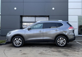 Подержанный автомобиль Nissan X-Trail 2017 года (8 фото)