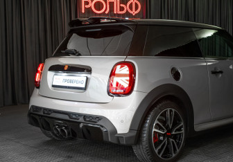 Подержанный автомобиль MINI Hatch 2021 года (28 фото)