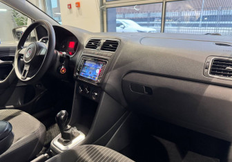 Подержанный автомобиль Volkswagen Polo Sedan 2010 года (10 фото)
