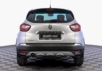 Подержанный автомобиль Renault Kaptur 2016 года (6 фото)
