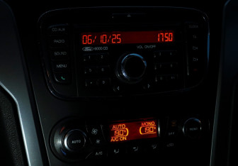 Подержанный автомобиль Ford Mondeo Sedan 2012 года (12 фото)