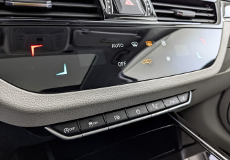 Подержанный автомобиль Hongqi HS5 2023 года (30 фото)