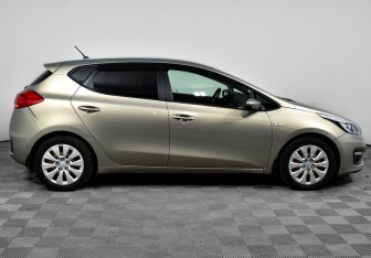 Подержанный автомобиль Kia Ceed Hatchback 2016 года (4 фото)