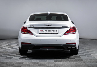Подержанный автомобиль Genesis G70 2019 года (6 фото)