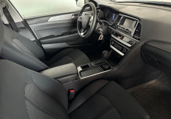 Подержанный автомобиль Hyundai Sonata 2018 года (11 фото)