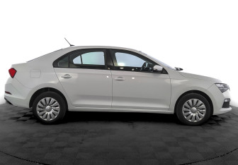 Подержанный автомобиль Skoda Rapid Liftback 2022 года (4 фото)