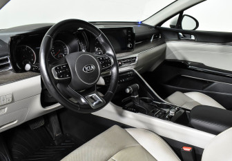 Подержанный автомобиль Kia K5 2020 года (9 фото)