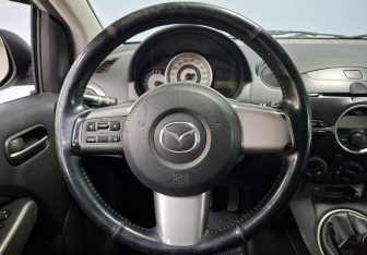Подержанный автомобиль Mazda 2 Hatchback 2009 года (15 фото)