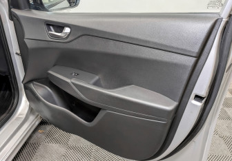 Подержанный автомобиль Hyundai Solaris Sedan 2021 года (22 фото)