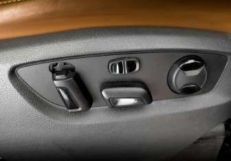 Подержанный автомобиль Volkswagen Touareg 2013 года (26 фото)