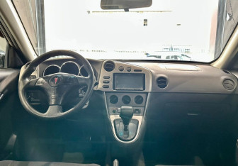 Подержанный автомобиль Pontiac Vibe 2003 года (12 фото)