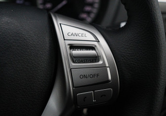 Подержанный автомобиль Nissan Tiida Hatchback 2015 года (16 фото)