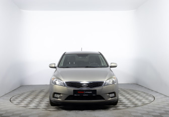 Подержанный автомобиль Kia Ceed Hatchback 2010 года (2 фото)