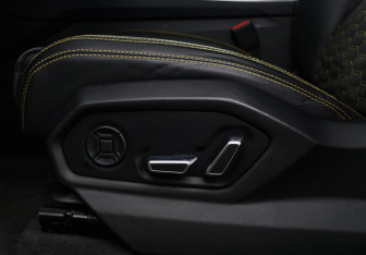 Подержанный автомобиль Audi Q8 2021 года (21 фото)