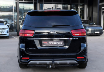 Подержанный автомобиль Kia Carnival 2019 года (6 фото)