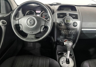 Подержанный автомобиль Renault Megane Sedan 2008 года (12 фото)