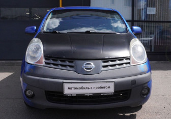 Подержанный автомобиль Nissan Note 2008 года (2 фото)