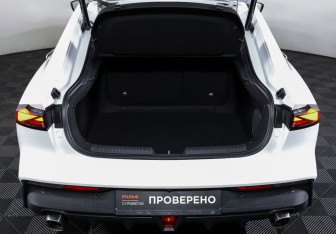 Подержанный автомобиль Changan UNI-V 2023 года (10 фото)