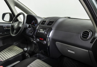 Подержанный автомобиль Suzuki SX4 Hatchback 2011 года (9 фото)
