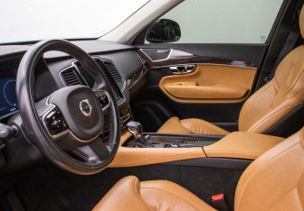 Подержанный автомобиль Volvo XC90 2015 года (10 фото)