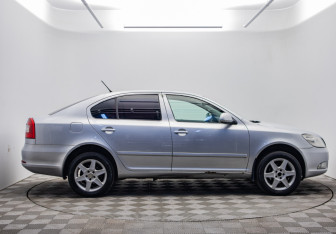 Подержанный автомобиль Skoda Octavia Liftback 2011 года (4 фото)