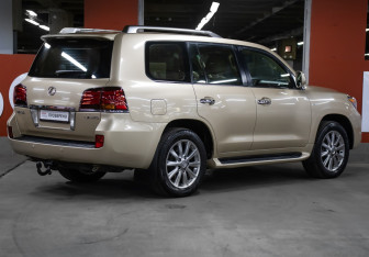 Подержанный автомобиль Lexus LX 2008 года (5 фото)