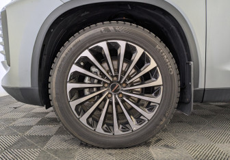 Подержанный автомобиль Exeed TXL 2023 года (12 фото)