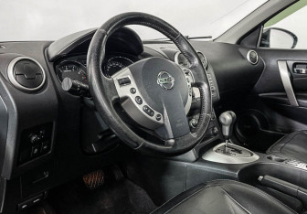 Подержанный автомобиль Nissan Qashqai 2012 года (13 фото)