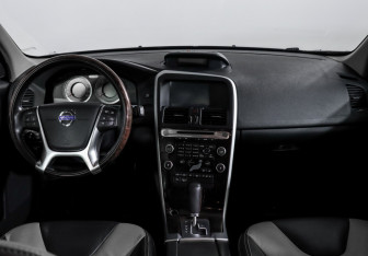 Подержанный автомобиль Volvo XC60 2010 года (12 фото)