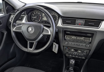 Подержанный автомобиль Skoda Rapid Liftback 2015 года (27 фото)