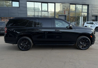 Подержанный автомобиль Chevrolet Suburban 2023 года (4 фото)