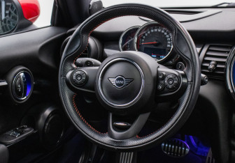 Подержанный автомобиль MINI Hatch 2020 года (15 фото)