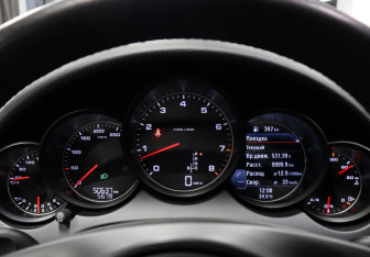 Подержанный автомобиль Porsche Cayenne 2012 года (9 фото)