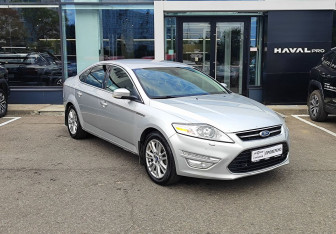 Подержанный автомобиль Ford Mondeo Liftback 2013 года (3 фото)