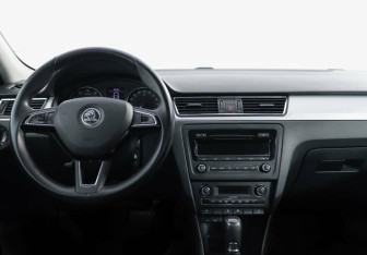 Подержанный автомобиль Skoda Rapid Liftback 2014 года (8 фото)