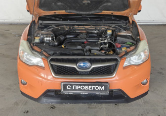 Подержанный автомобиль Subaru XV 2012 года (16 фото)