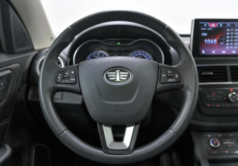 Подержанный автомобиль FAW Besturn X40 2019 года (6 фото)