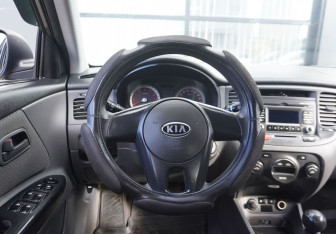 Подержанный автомобиль Kia Rio Sedan 2009 года (13 фото)