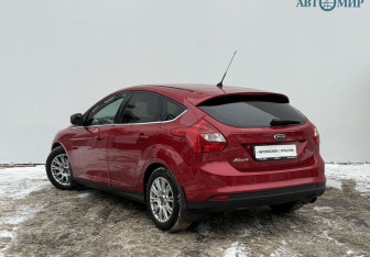 Подержанный автомобиль Ford Focus Hatchback 2012 года (7 фото)